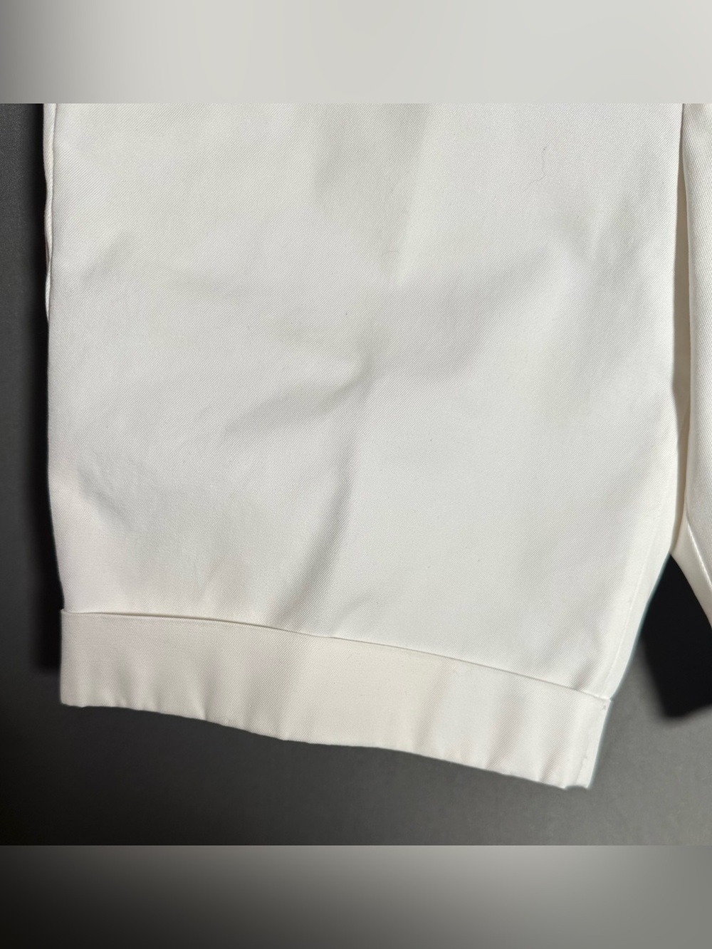 Balenciaga Men’s White Flat Front Cuffed Shorts - Picture 6 of 14